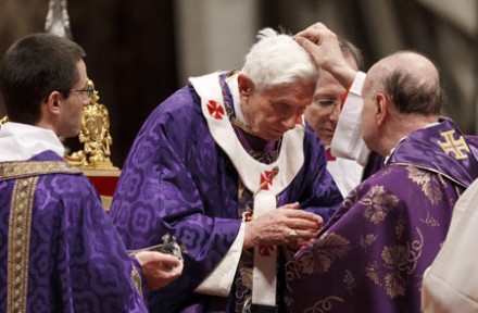 Pope Benedict XVI receives ashes from Cardinal Angelo Comastri, archpriest of St. Peter's Basilica (Photo: CNS)